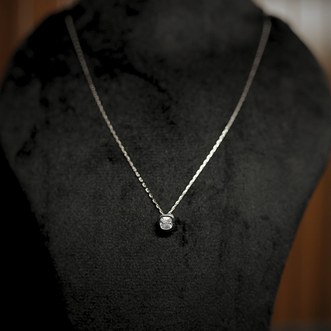 Eterna Solitaire Silver Necklace